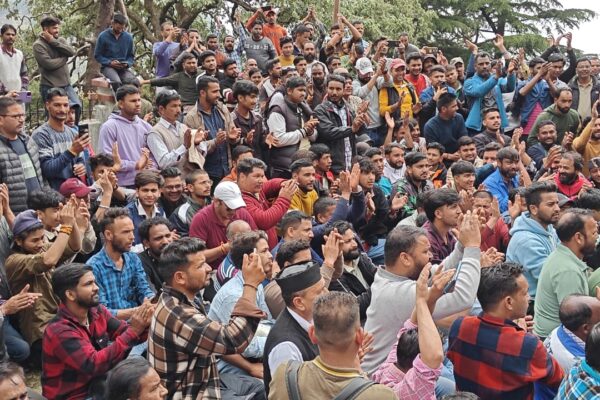 नैनीताल में नाबालिग से दुष्कर्म मामले में लोगों में आक्रोश, कमिश्नरी का किया घेराव।